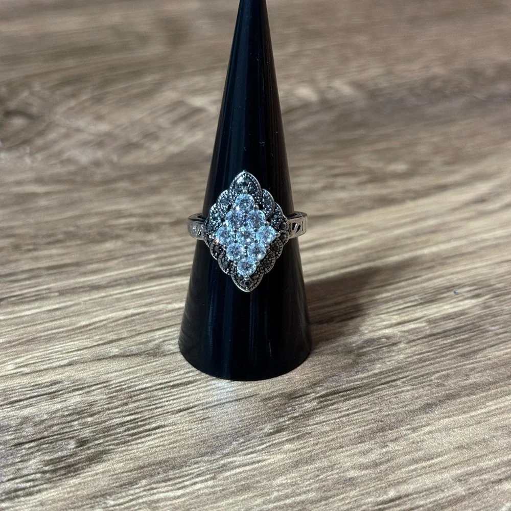 Elegant Silver Crystal Ring